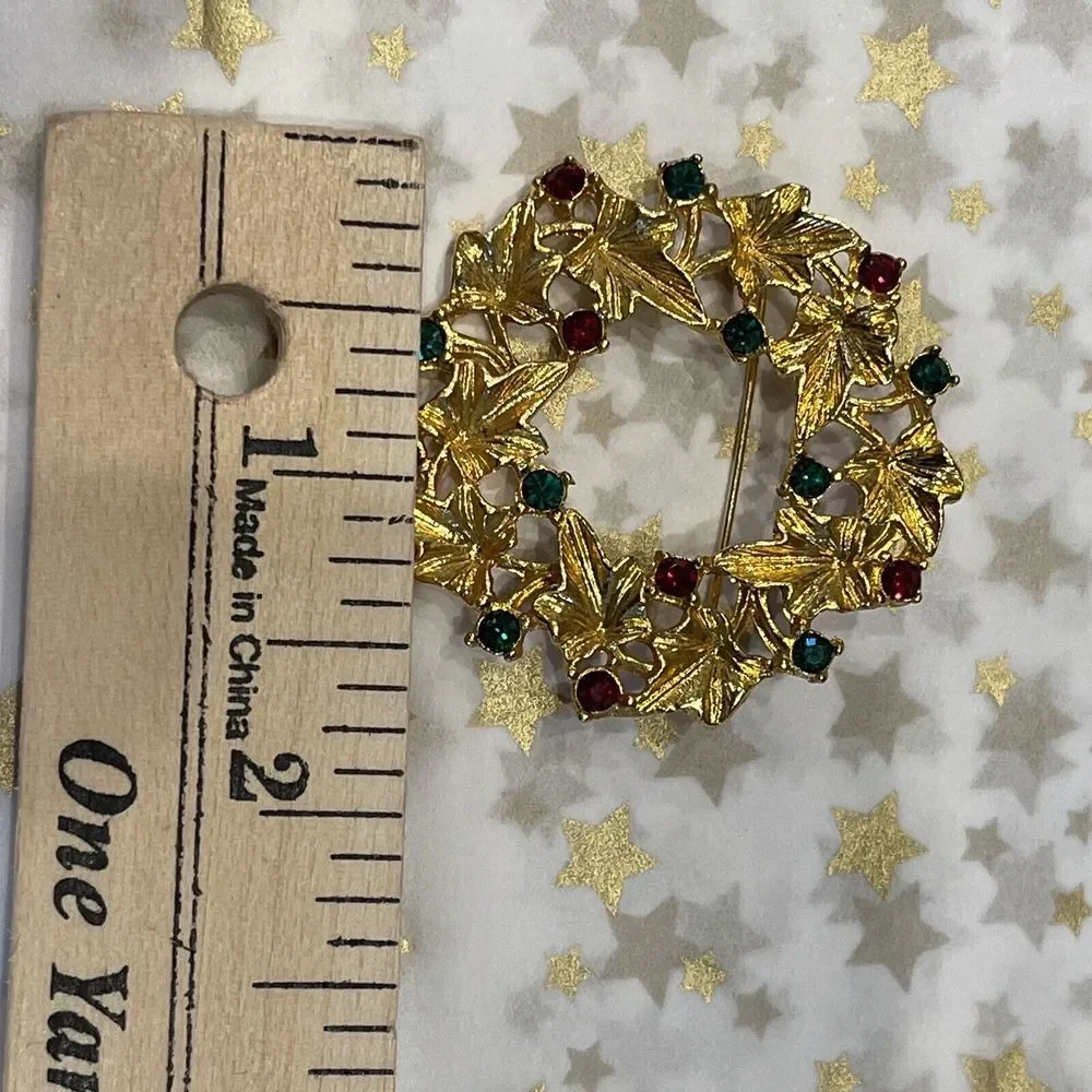 Christmas Holiday Wreath Pin 1.5